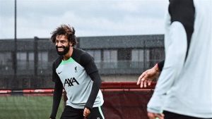 بعد اقتراب ملاحقـ.ـة هندرسون لجيرارد في السعودية .. فرص محمد صلاح من ارتـ.ـداء شـ.ـارة قيـ.ـادة ليفربول