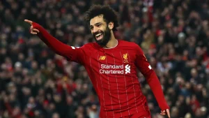 خبر مفـ.ـرح لمحمد صلاح ورفاقـ.ـه .. ليفربول يستعـ.ـد لضم صخـ.ـرة دفـ.ـاع الدوري الإيطالي
