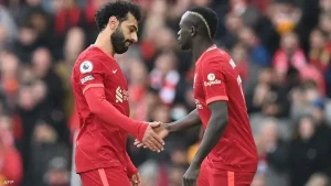ساديو ماني ضـ.ـاحكًا: محمـ.ـد صلاح لا يمتلـ.ـك كأس أفريقيـ.ـا